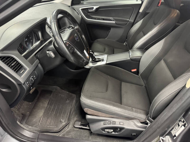 2017 Volvo XC60 T5 Dynamic