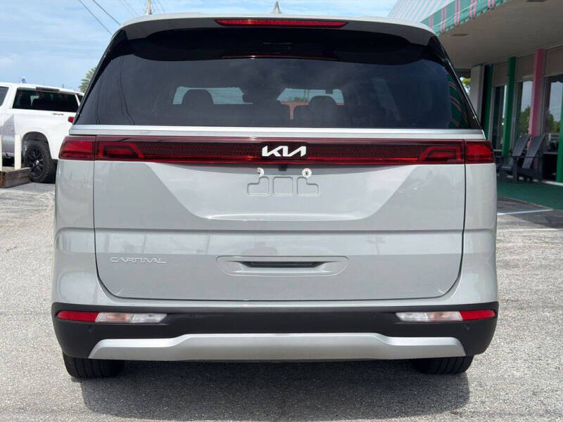 2024 Kia Carnival EX