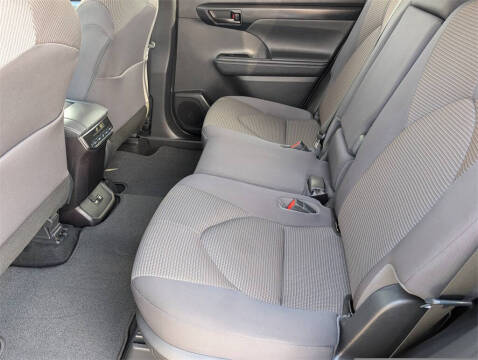 2020 Toyota Highlander LE