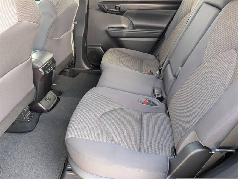 2020 Toyota Highlander LE