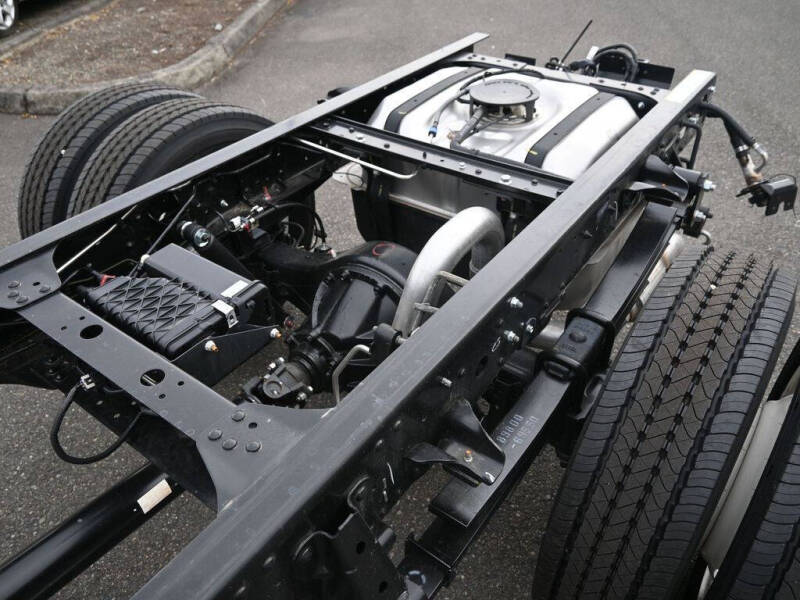 2024 Isuzu NPR HD 1F3