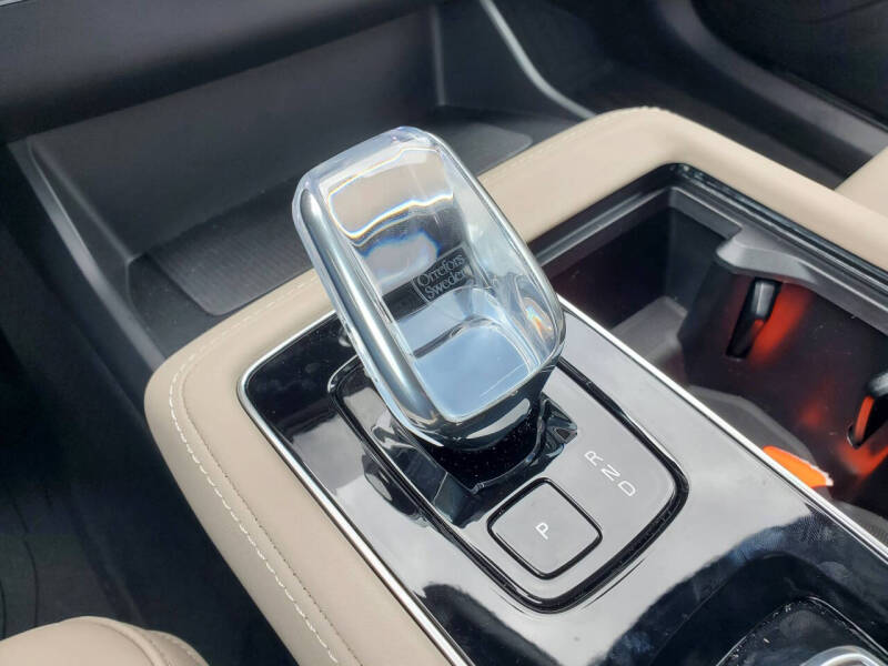 2025 Volvo XC90 B6 Core Bright Theme