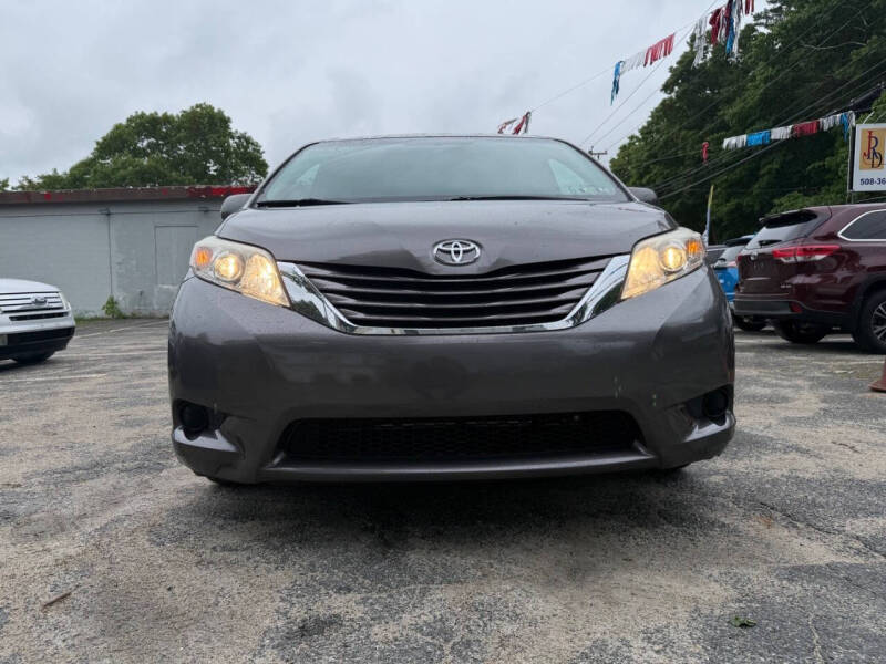 2016 Toyota Sienna LE 7-Passenger