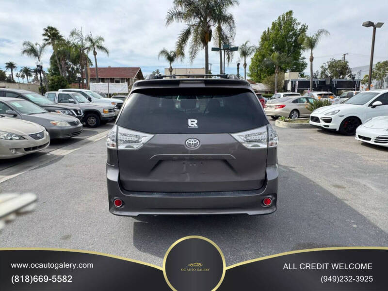 2013 Toyota Sienna SE 8-Passenger