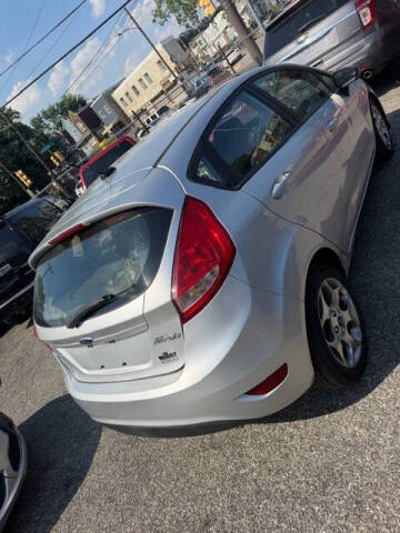2011 Ford Fiesta SES