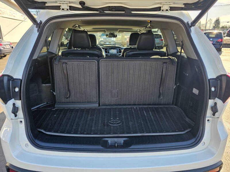 2017 Toyota Highlander SE