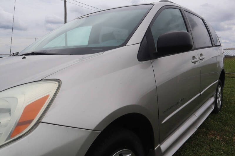 2004 Toyota Sienna LE 7 Passenger