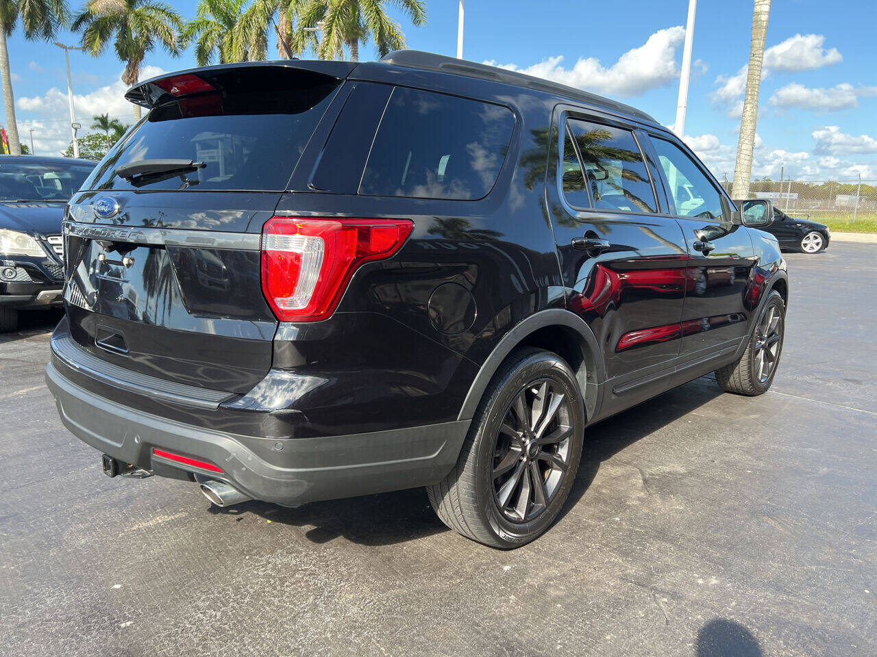 2019 Ford Explorer  - $26,900