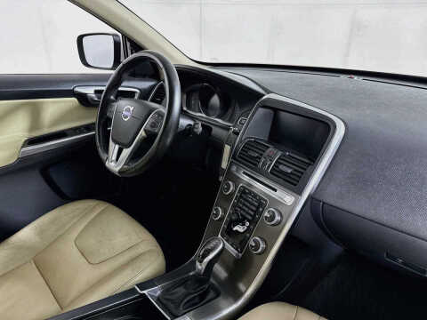 2016 Volvo XC60 T6 Drive-E