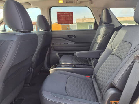 2025 Nissan Pathfinder SV