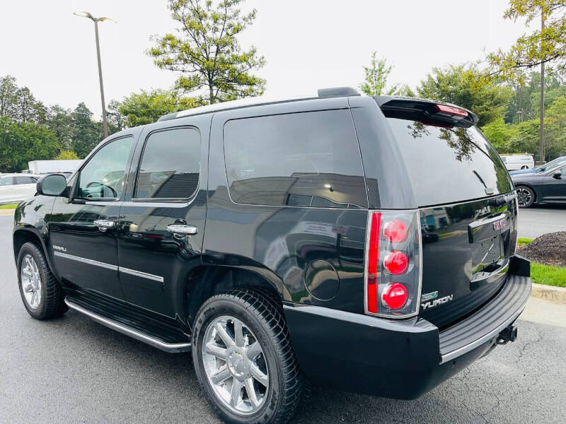 2010 GMC Yukon Denali photo 11