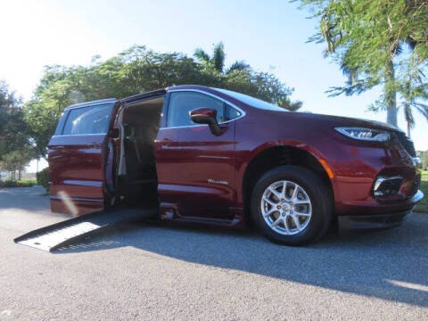 2023 Chrysler Pacifica Touring L