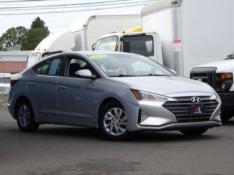 2019 Hyundai Elantra null photo 2