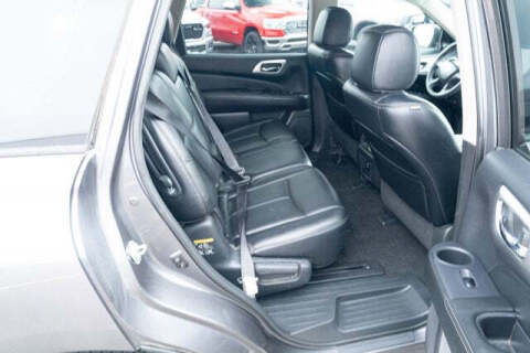 2017 Nissan Pathfinder SL