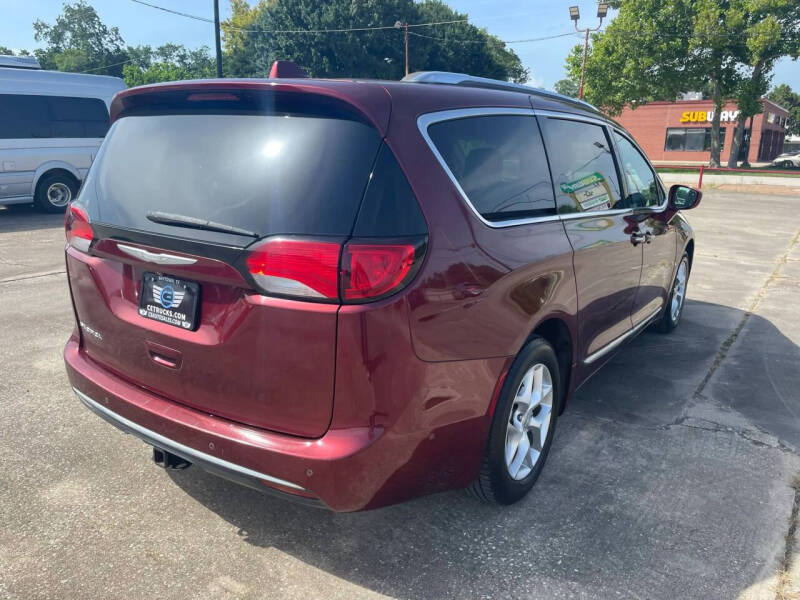 2017 Chrysler Pacifica Touring-L Plus