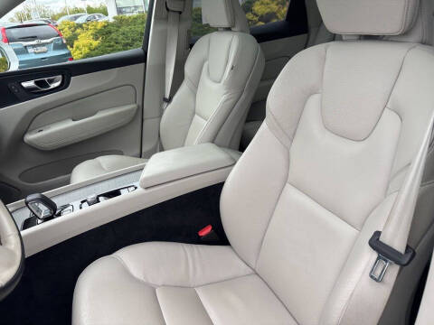 2023 Volvo XC60 B5 Plus Bright Theme