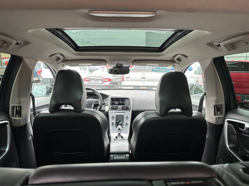 2017 Volvo XC60 T6 Dynamic