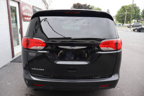 2023 Chrysler Voyager LX