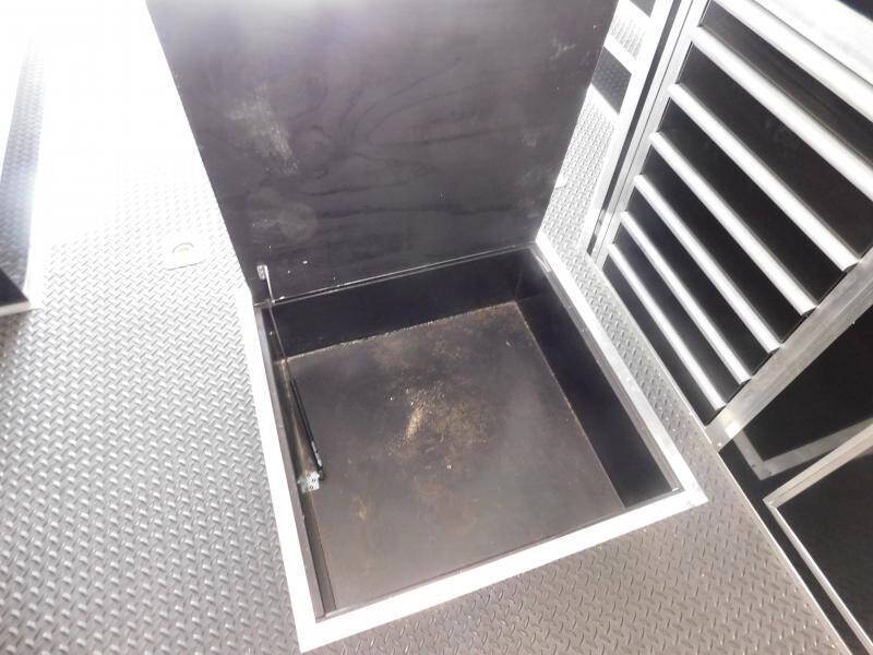 2025 Cargo Mate Eliminator SS 34' Full Bathroo