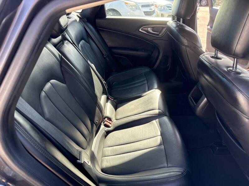 2017 Chrysler 200 Limited