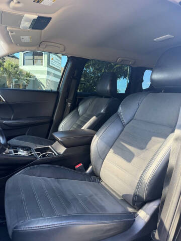 2023 Mitsubishi Outlander SE