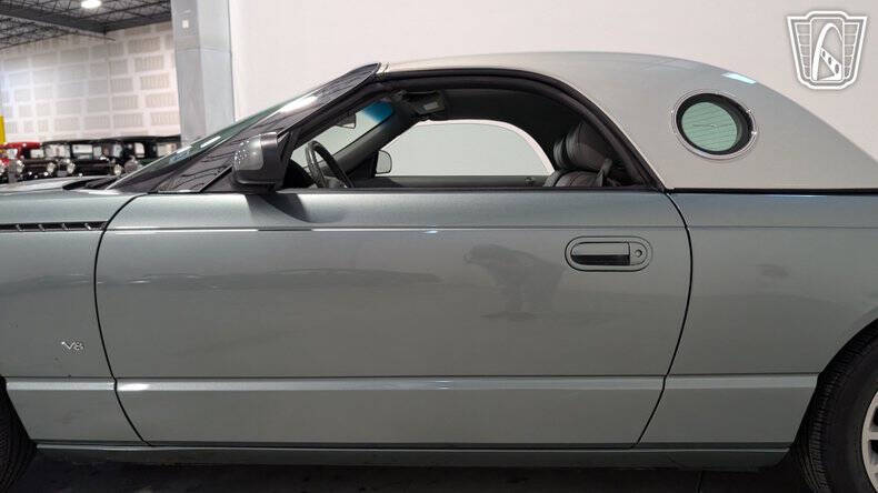 2004 Ford Thunderbird