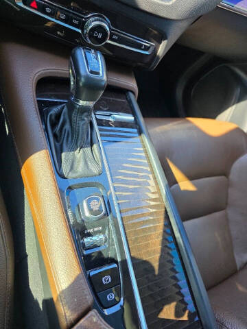 2019 Volvo XC90 T6 Momentum