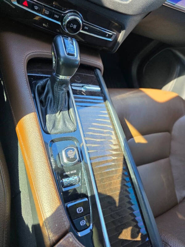 2019 Volvo XC90 T6 Momentum