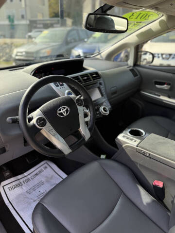 2013 Toyota Prius v Five