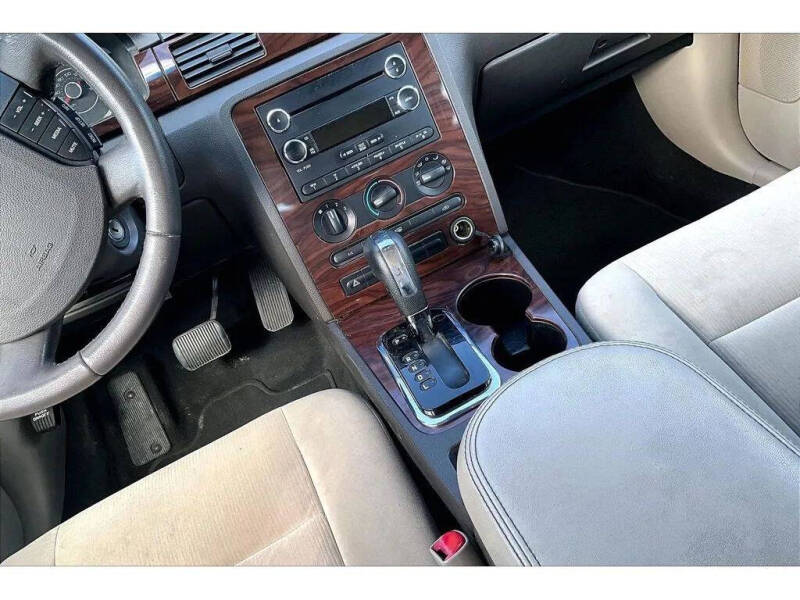 2009 Ford Taurus SE