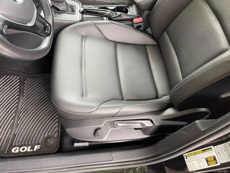 2017 Volkswagen Golf SportWagen