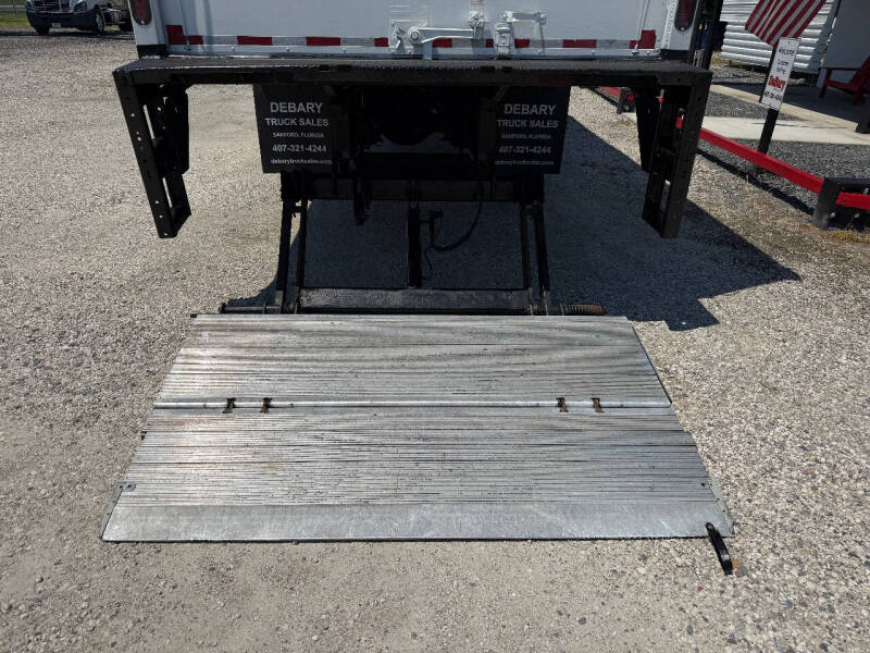 2017 Freightliner M2 106