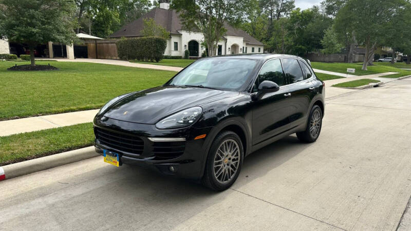 2016 Porsche Cayenne S photo 2