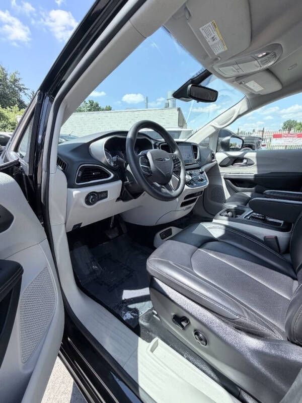 2023 Chrysler Pacifica Touring L