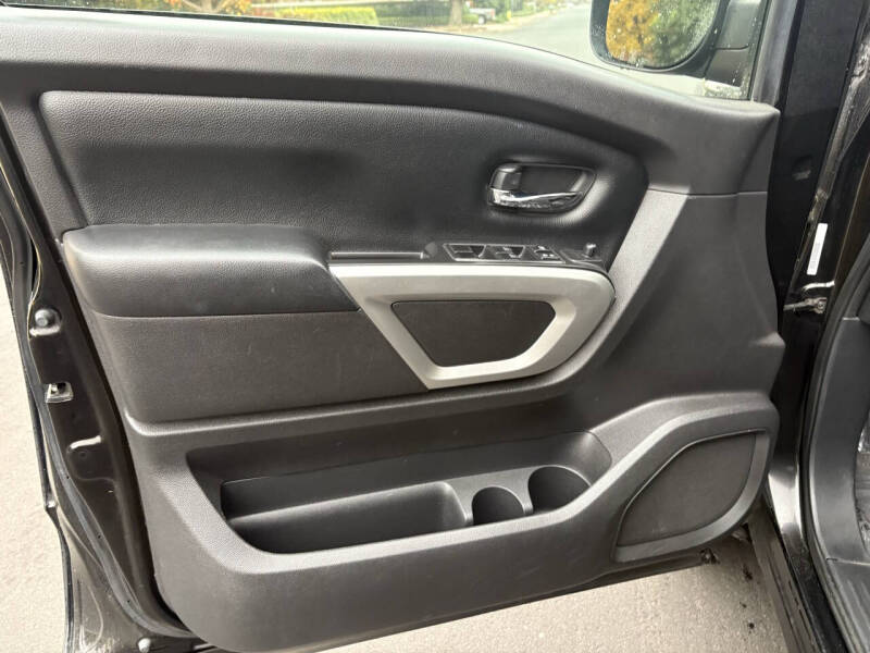 2022 Nissan Titan SV