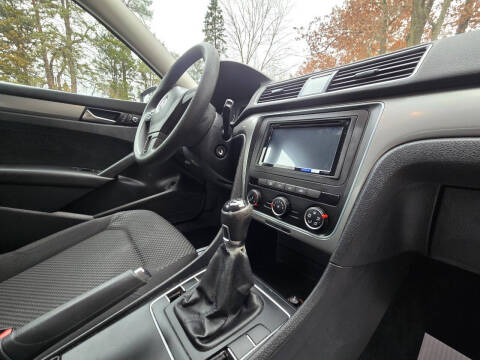 2014 Volkswagen Passat 2.5L S PZEV