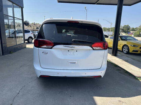 2017 Chrysler Pacifica Touring Plus