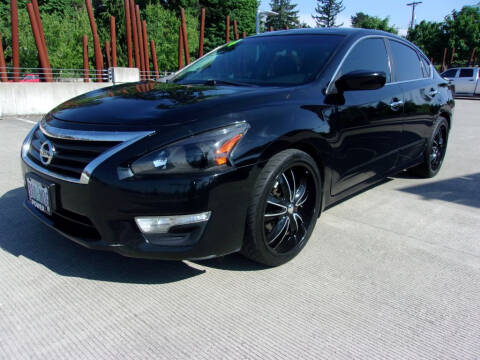 2014 Nissan Altima for sale at MERICARS AUTO NW in Milwaukie OR