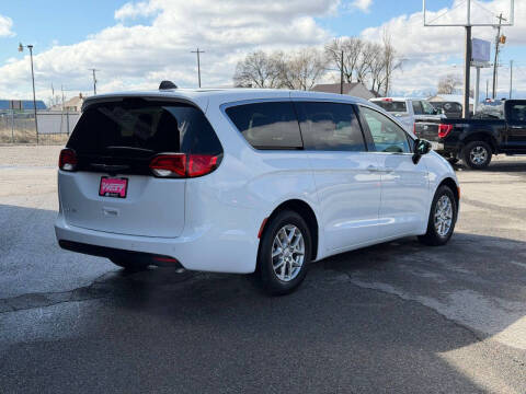 2026 Chrysler Voyager LX
