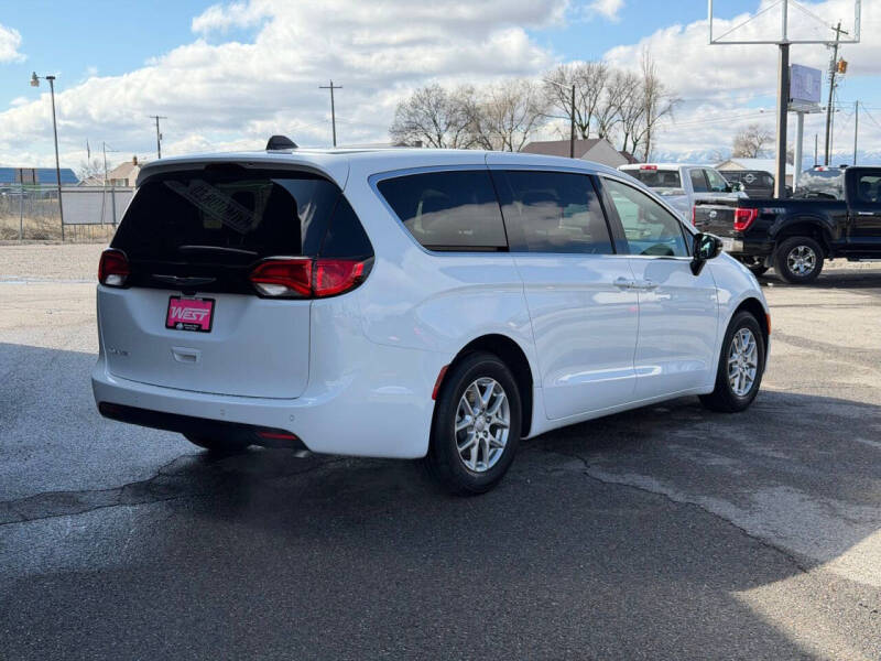 2026 Chrysler Voyager LX