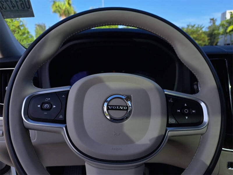 2022 Volvo XC60 Recharge T8 Inscription Expression