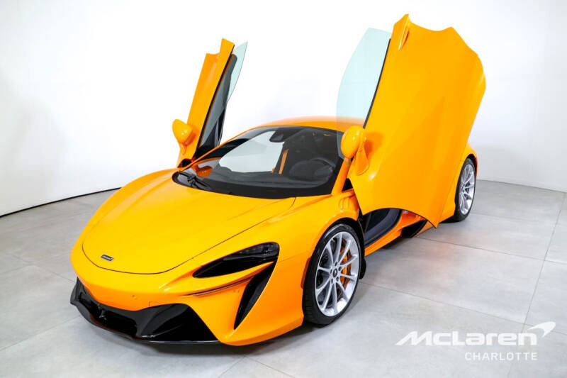 2024 McLaren Artura