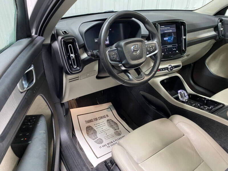 2024 Volvo XC40 B5 Plus Bright Theme