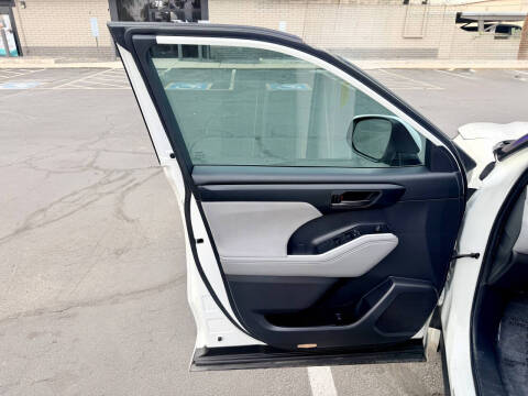2021 Toyota Highlander LE