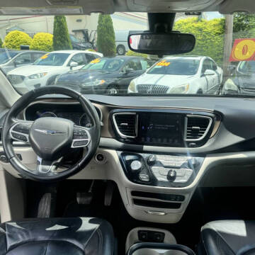 2017 Chrysler Pacifica Touring Plus