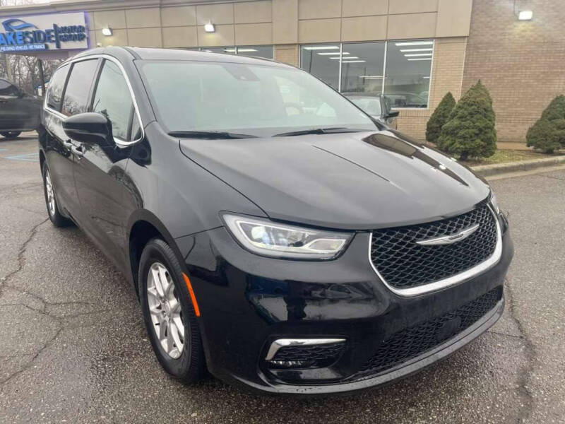 2025 Chrysler Pacifica Select