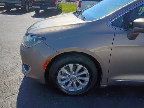 2017 Chrysler Pacifica Touring Plus