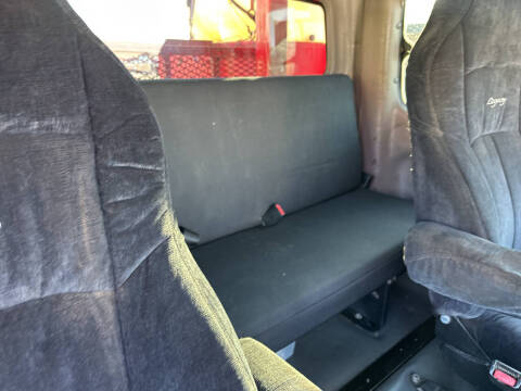 2005 Freightliner M2 106