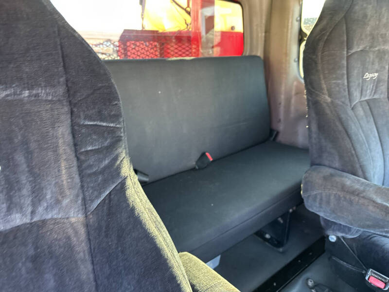 2005 Freightliner M2 106