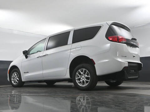 2025 Chrysler Voyager LX